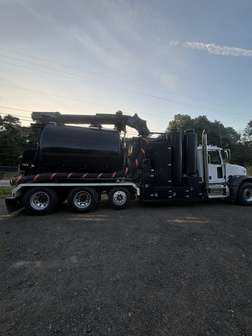 2022 Mack Vermeer Hydrovac — photo 2