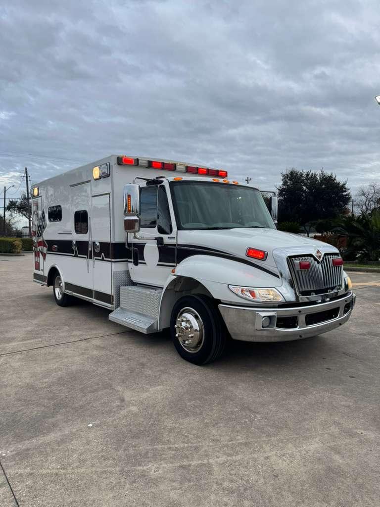 2010 Braun International Type I Ambulance - image 8