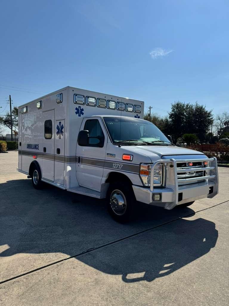 2021 Medix Ford Type III Ambulance - image 7