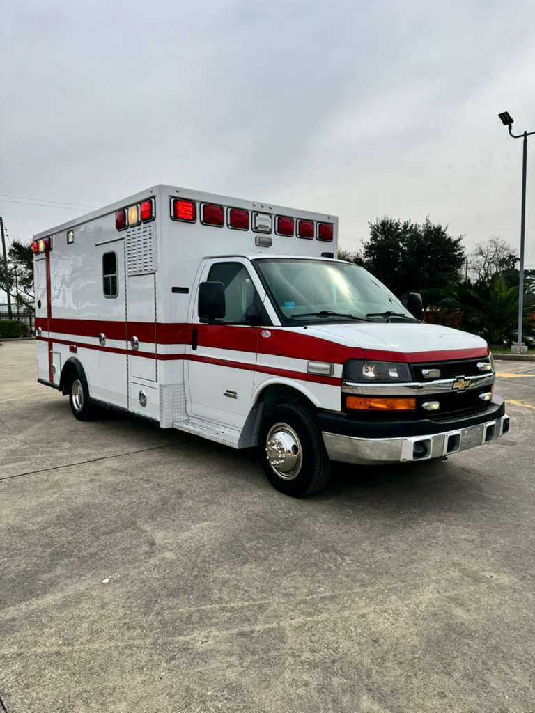 2016 Taylor Made Chevrolet Type III Ambulance — photo 7
