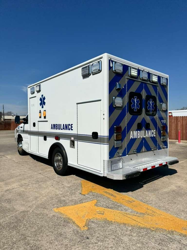 2021 Medix Ford Type III Ambulance - image 5