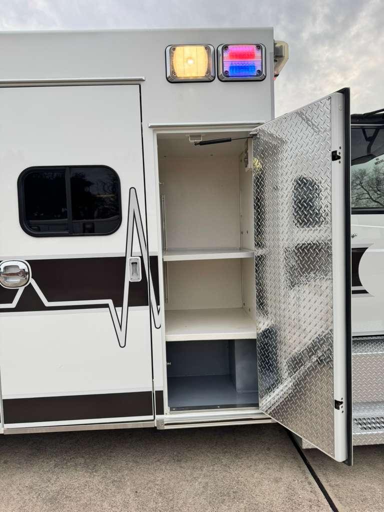 2010 Braun International Type I Ambulance - image 20