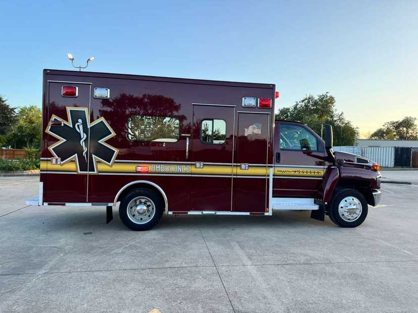 2009 MedTec Chevrolet Type I Ambulance — photo 6