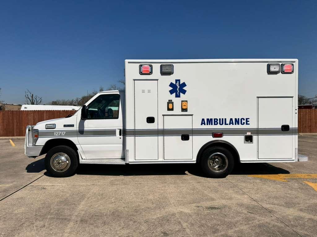 2021 Medix Ford Type III Ambulance - image 2