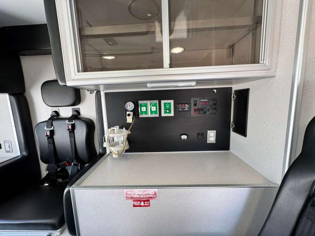 2021 Medix Ford Type III Ambulance - image 27