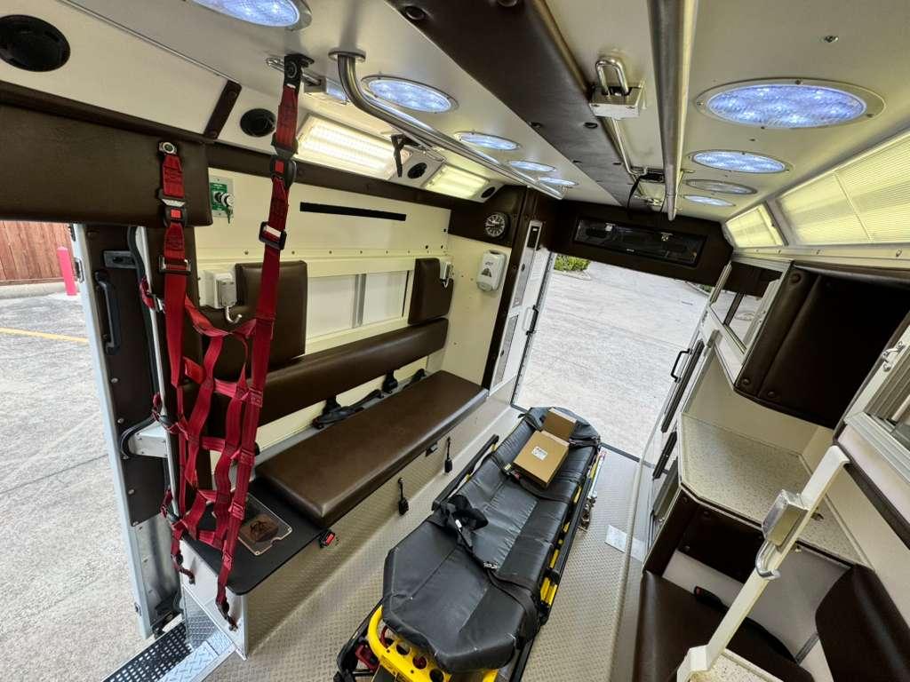 2010 Braun International Type I Ambulance - image 25