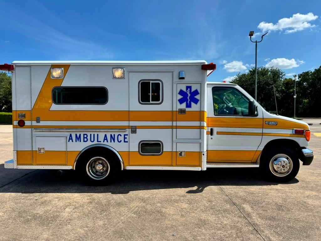 2003 Ford Type III Ambulance - image 5