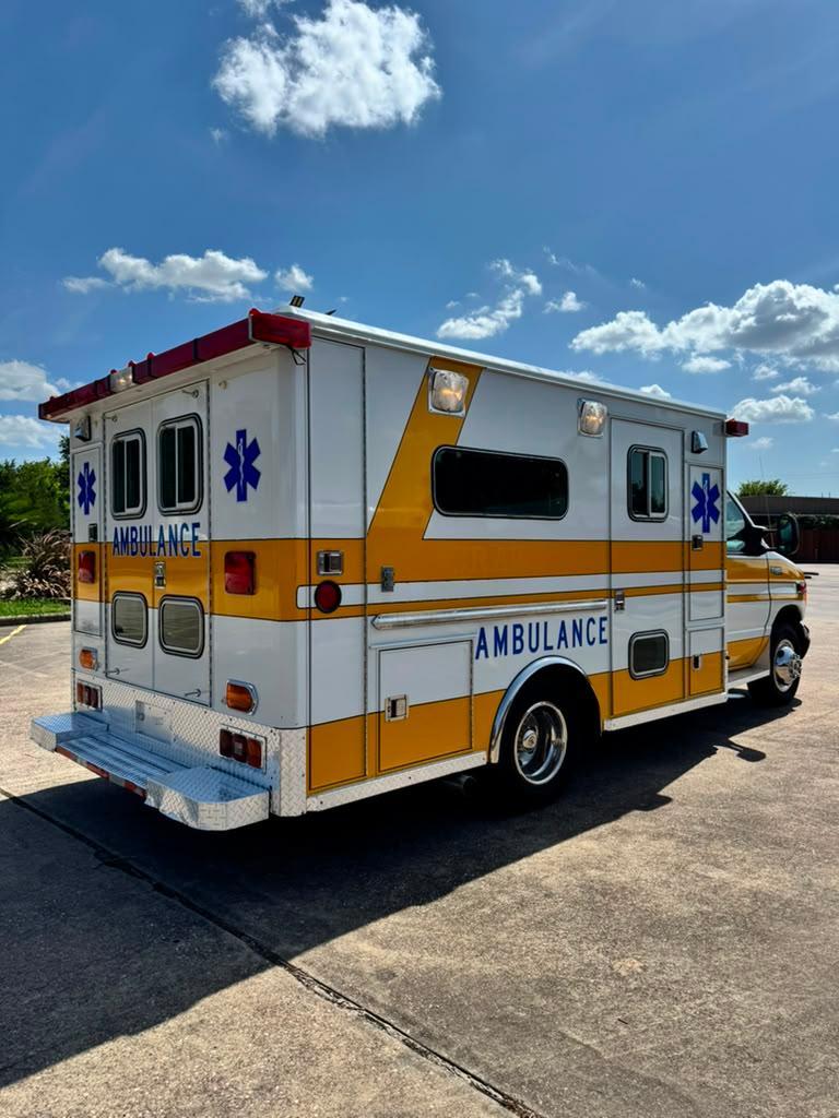 2003 Ford Type III Ambulance - image 7