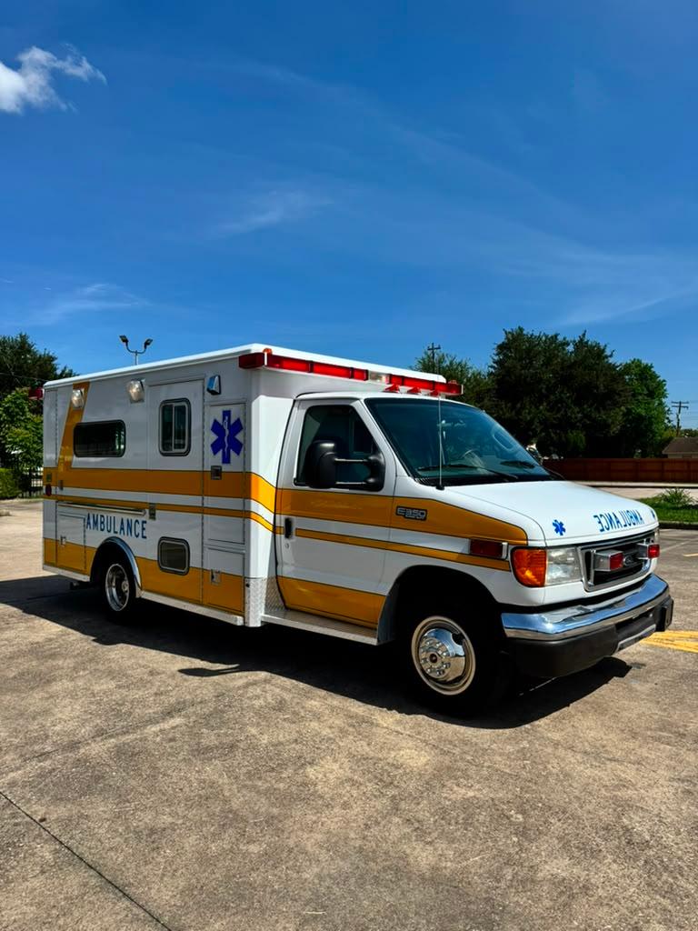 2003 Ford Type III Ambulance - image 2