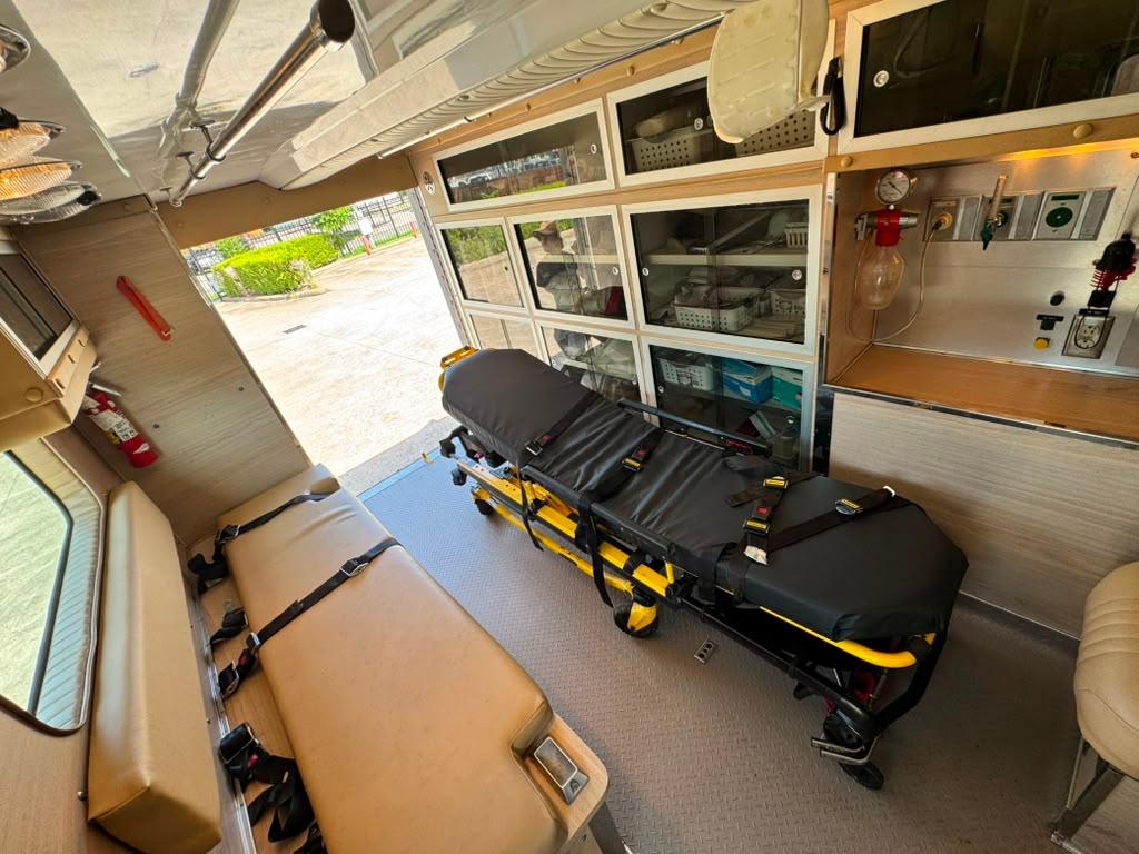 2003 Ford Type III Ambulance - image 16