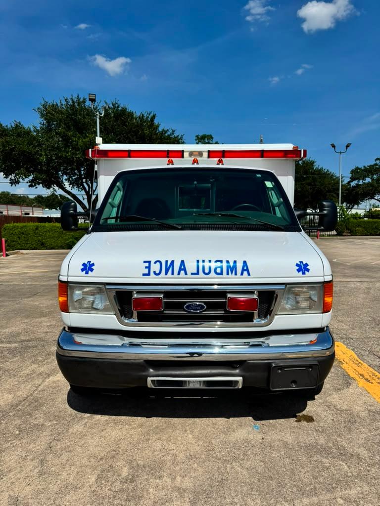 2003 Ford Type III Ambulance - image 3