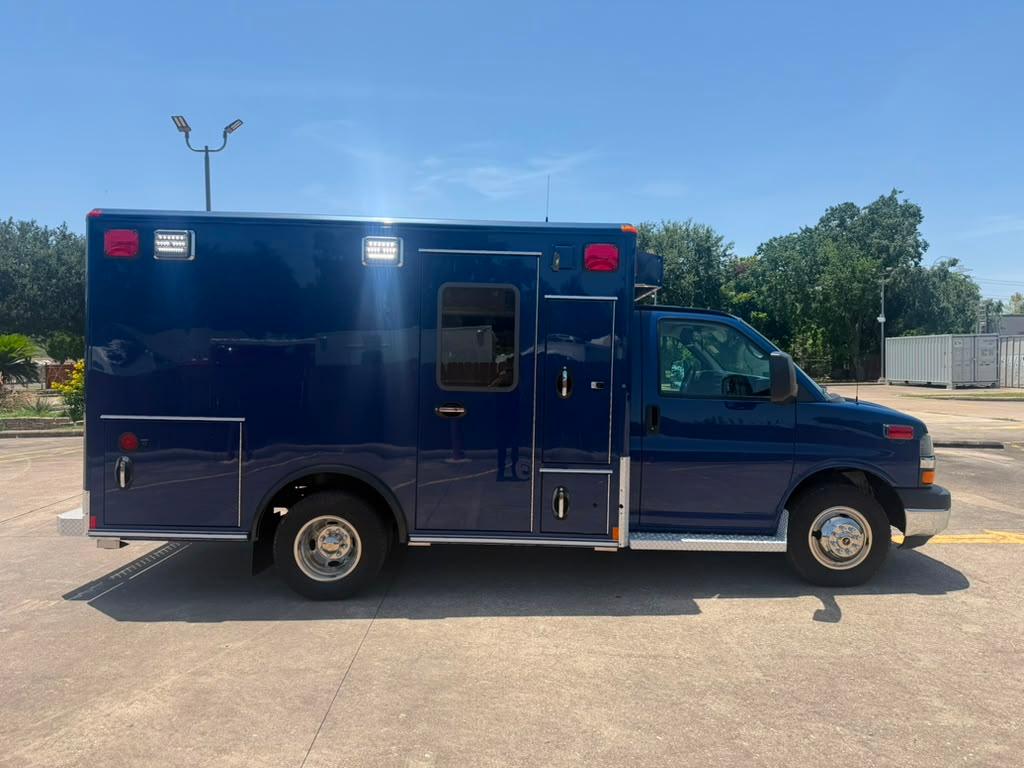 2015 Wheeled Coach Chevrolet Type III Ambulance - image 5