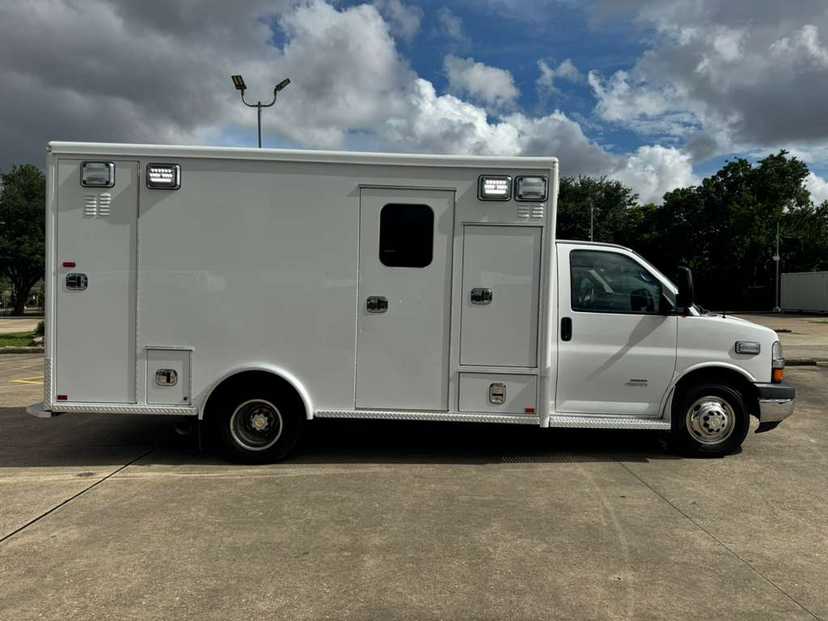 2015 AEV Chevrolet Type III Ambulance — photo 6