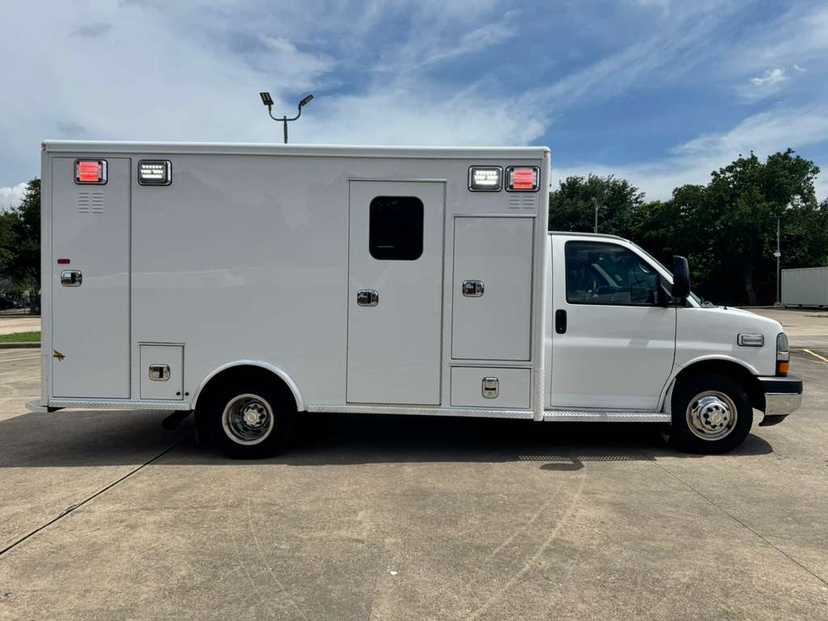 2015 AEV Chevrolet Type III Ambulance — photo 6