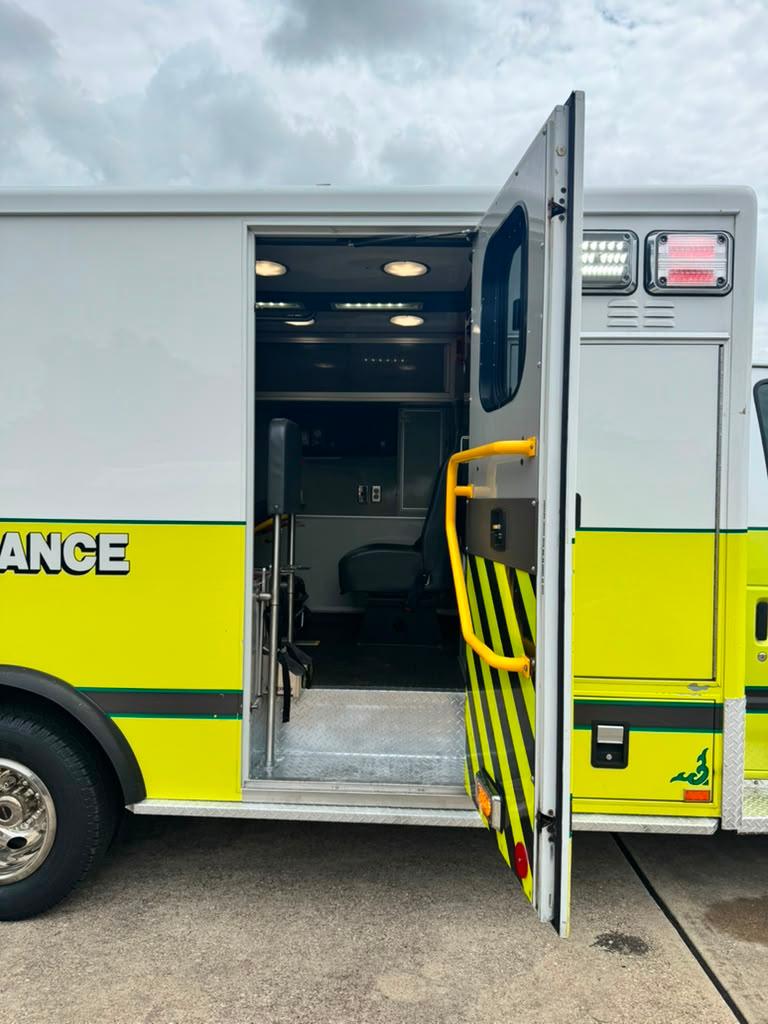 2016 PL-Custom Ford Type III Ambulance - image 20