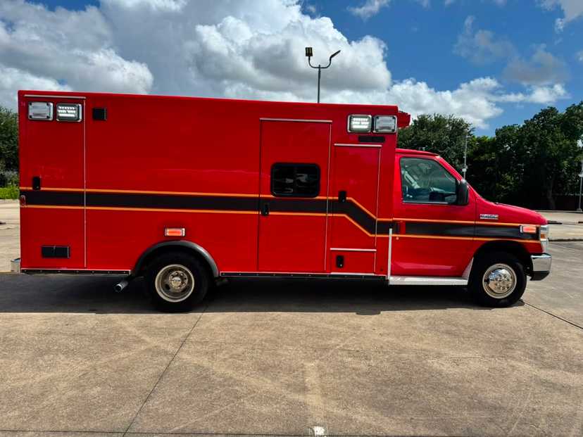 2016 Braun Ford Type III Ambulance — photo 6