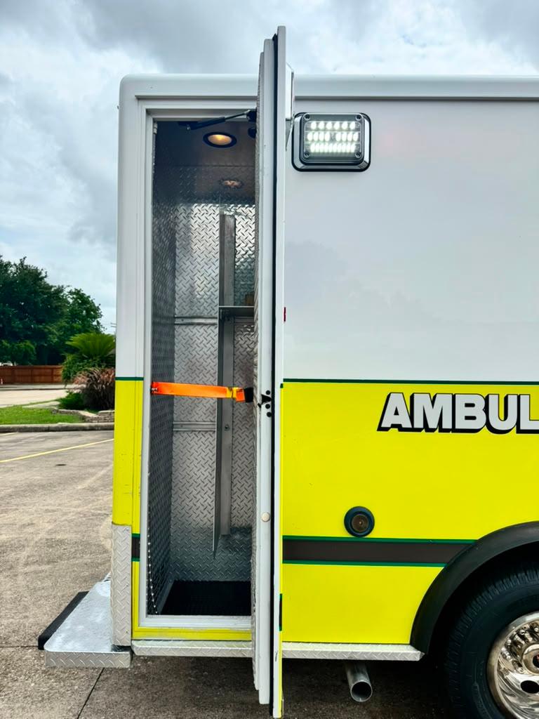 2016 PL-Custom Ford Type III Ambulance - image 21