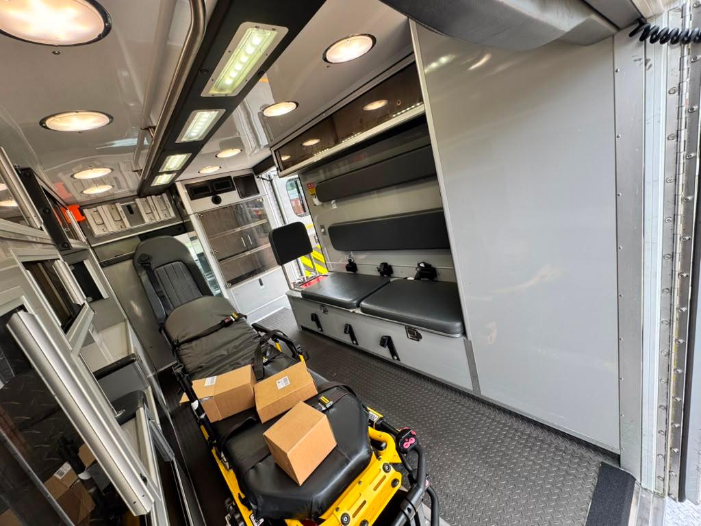 2016 PL-Custom Ford Type III Ambulance - image 26