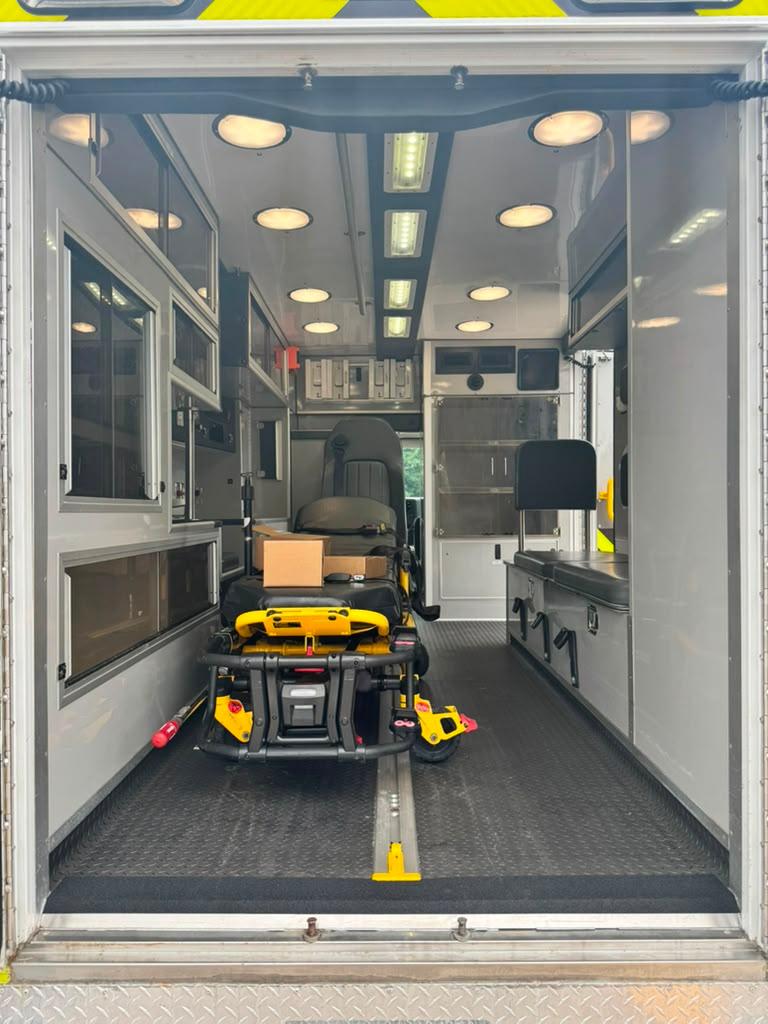 2016 PL-Custom Ford Type III Ambulance - image 27