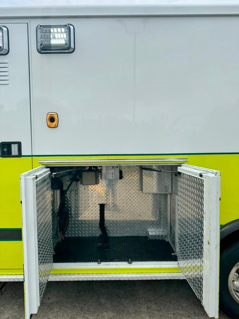 2016 PL-Custom Ford Type III Ambulance - image 17