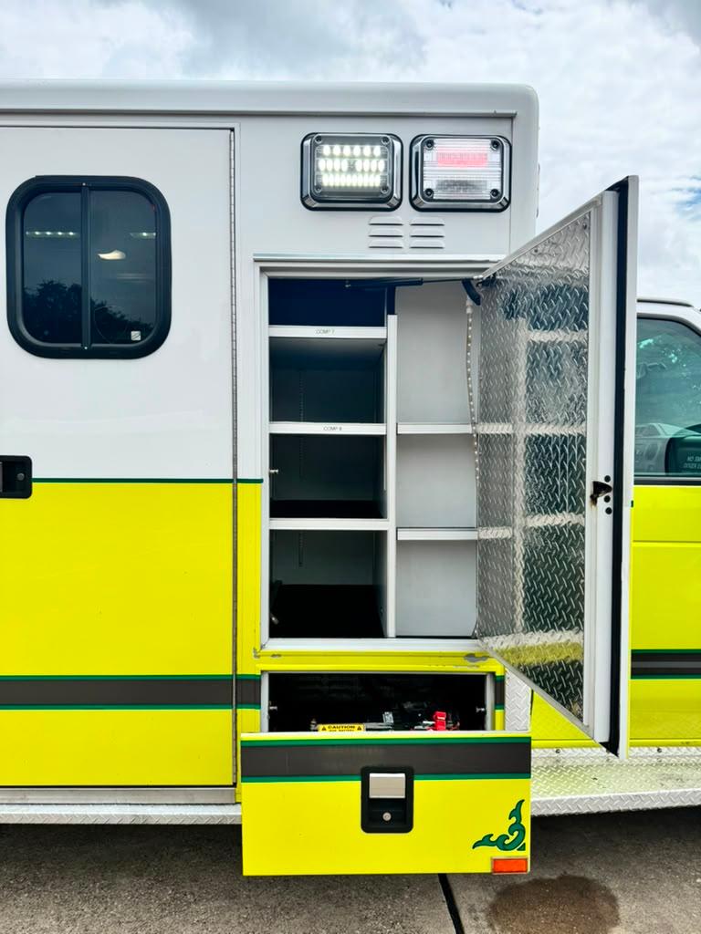 2016 PL-Custom Ford Type III Ambulance - image 19