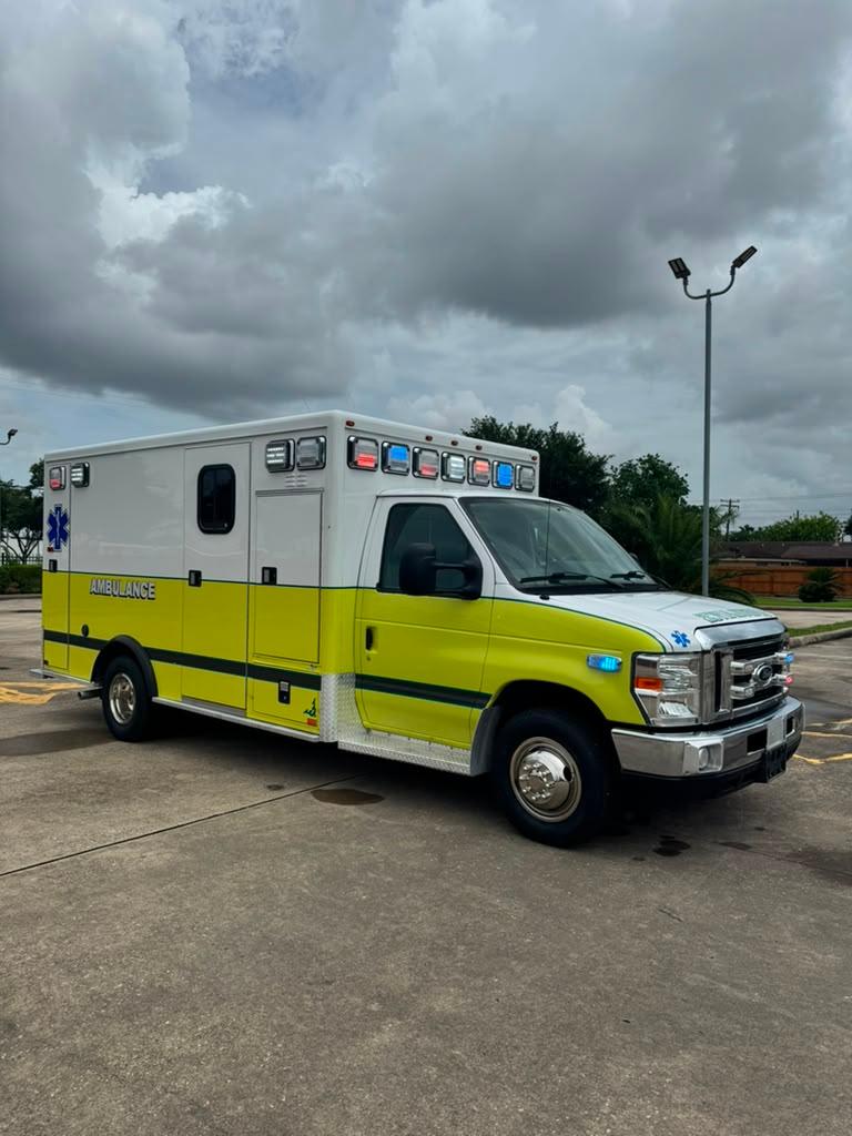 2016 PL-Custom Ford Type III Ambulance - image 7