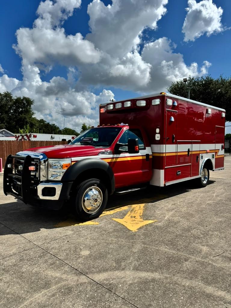 2016 REV Ford Type I Ambulance - image 33