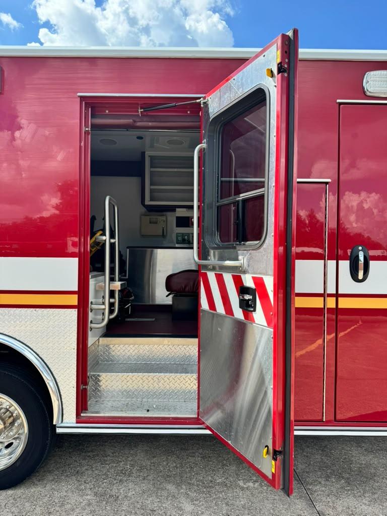2016 REV Ford Type I Ambulance - image 25