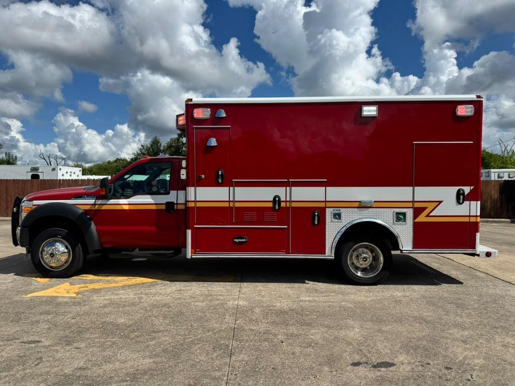 2016 REV Ford Type I Ambulance - image 3