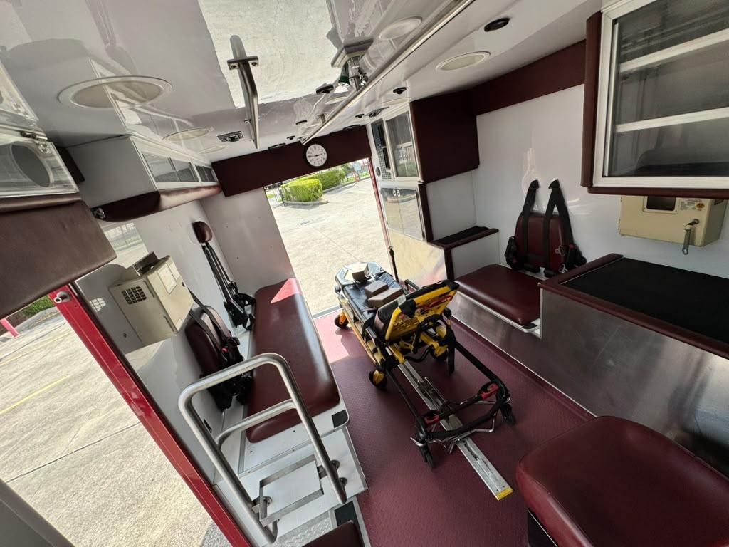 2016 REV Ford Type I Ambulance - image 18