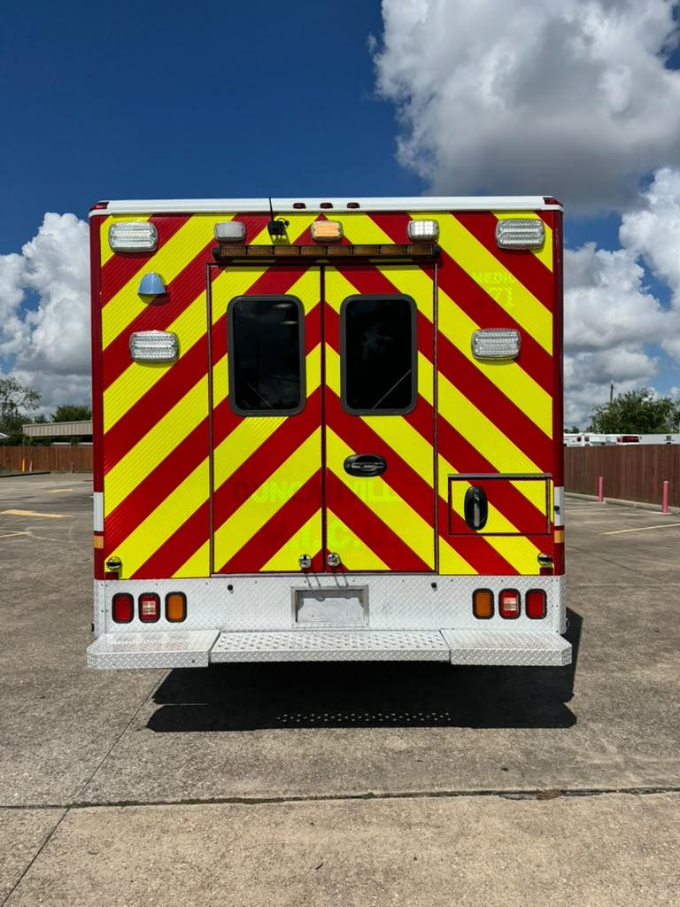 2016 REV Ford Type I Ambulance - image 7