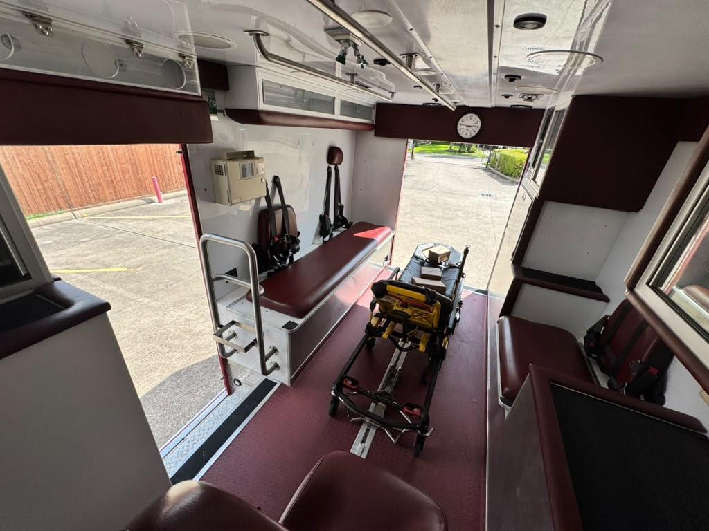 2016 REV Ford Type I Ambulance - image 19