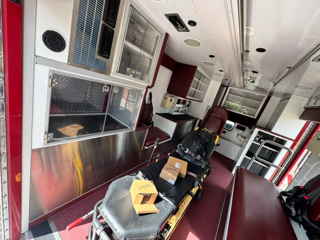 2016 REV Ford Type I Ambulance - image 17