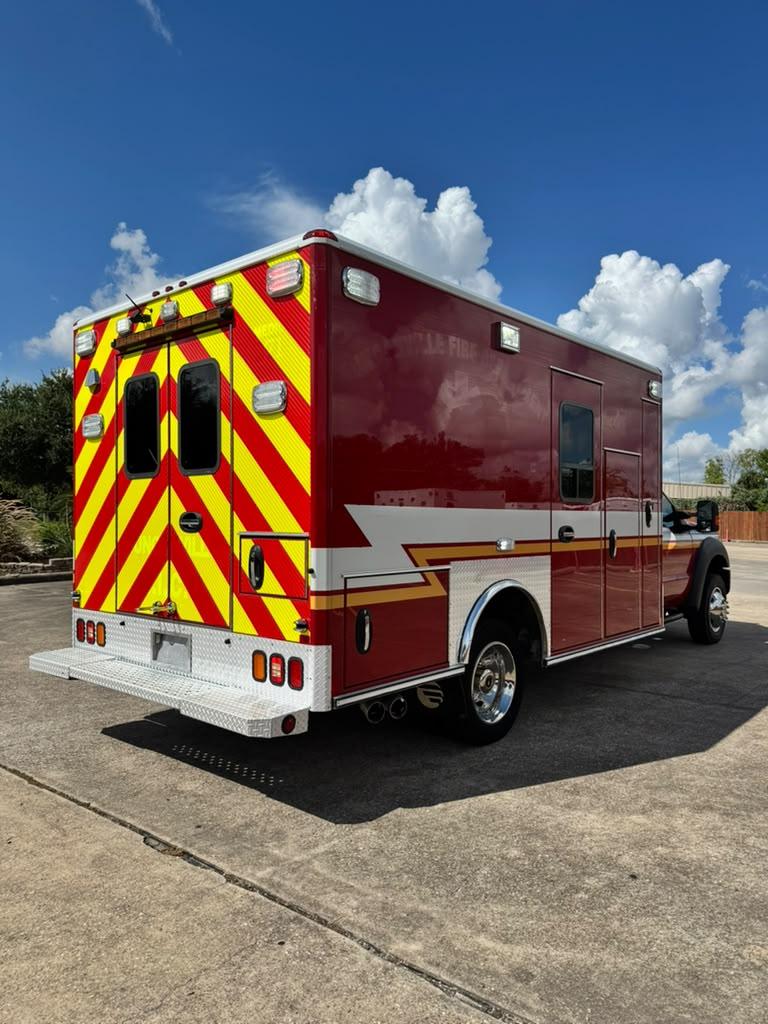 2016 REV Ford Type I Ambulance - image 6