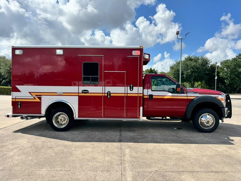 2016 REV Ford Type I Ambulance - image 4