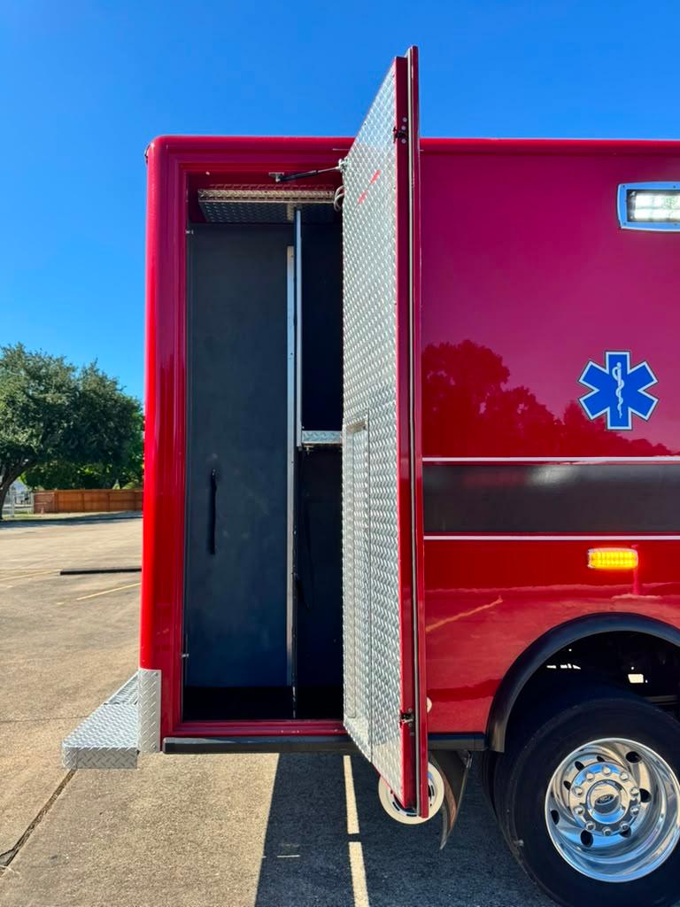 2016 Horton Ford Type I Ambulance - image 6