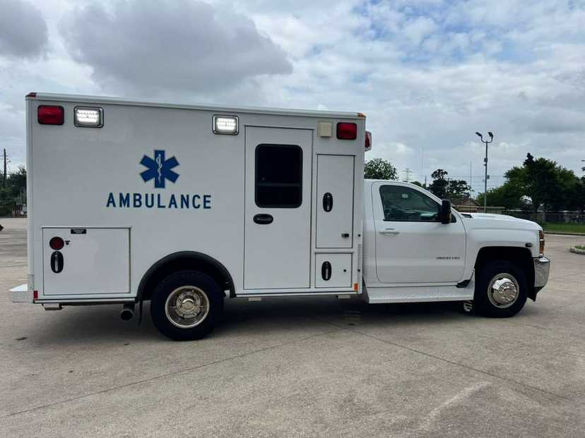 2018 REV Chevrolet Type I Ambulance — photo 6
