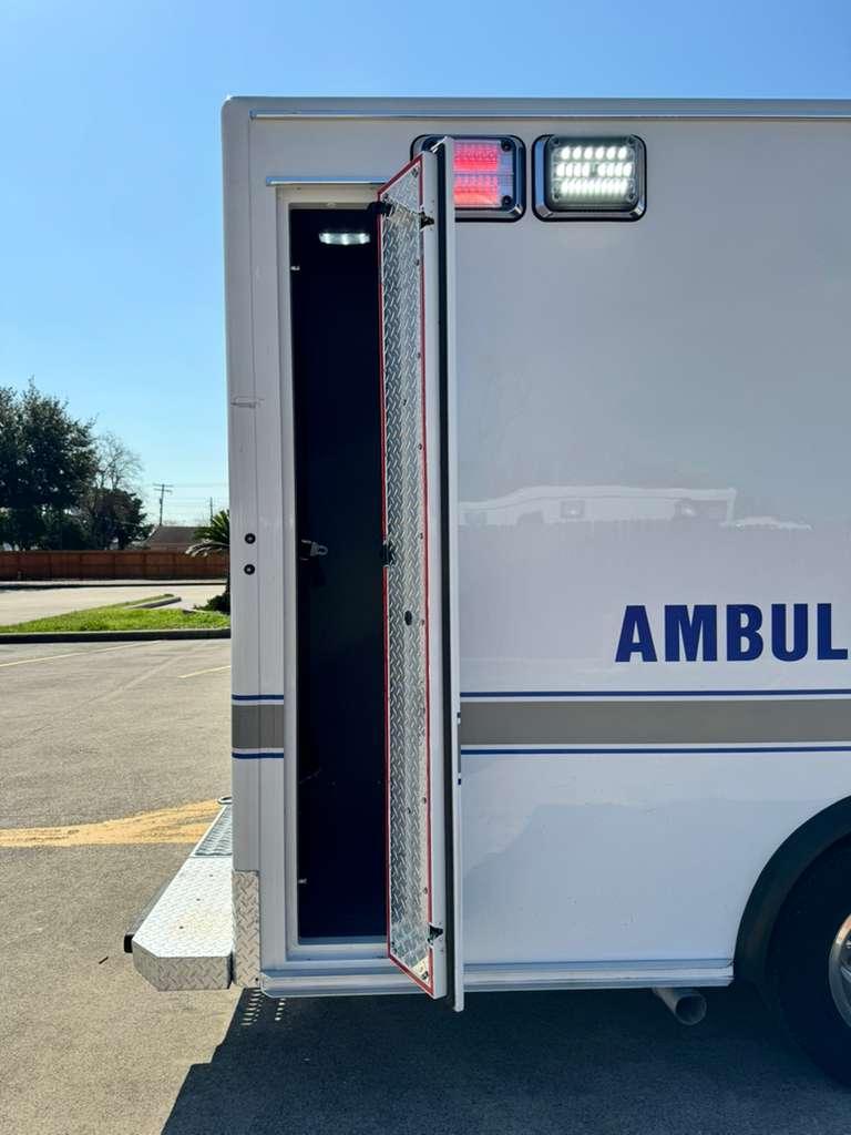 2021 Medix Ford Type III Ambulance - image 21