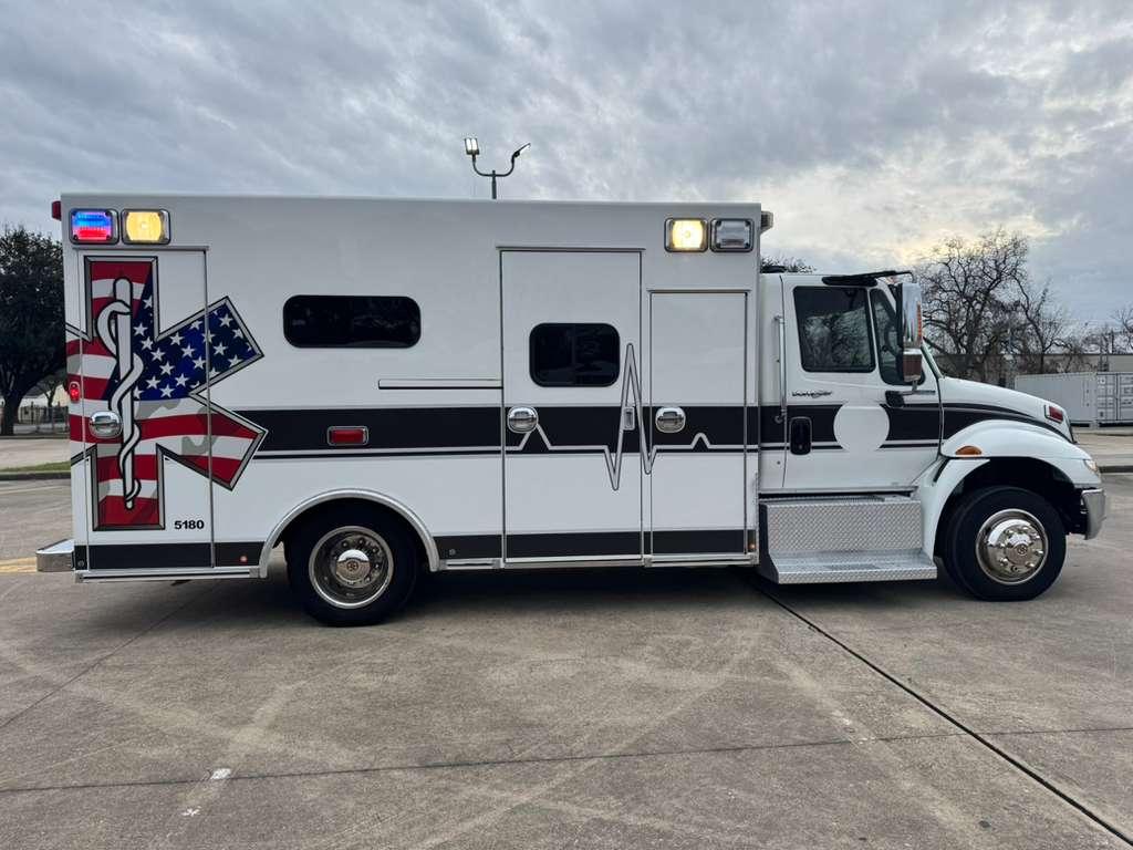 2010 Braun International Type I Ambulance - image 7