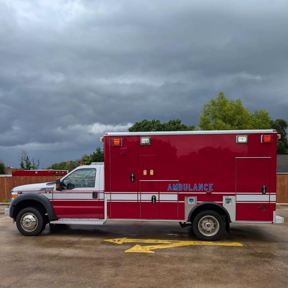 2011 Wheeled Coach Ford Type I Ambulance - image 7
