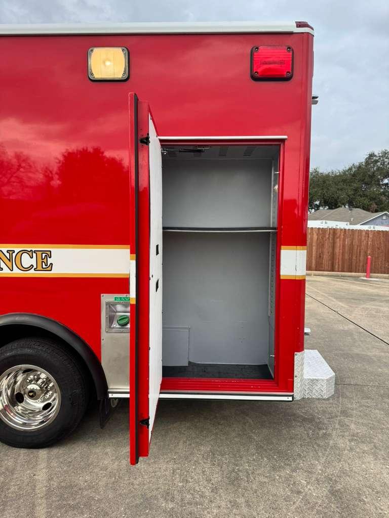 2011 Wheeled Coach Chevrolet Type III Ambulance - image 17