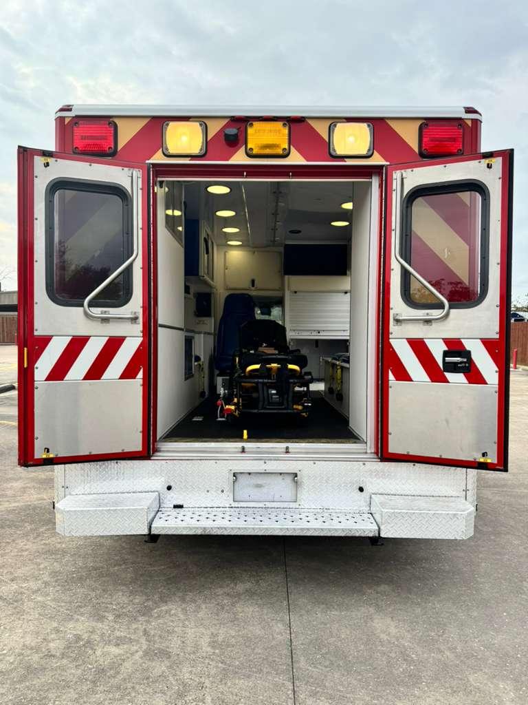 2011 Wheeled Coach Chevrolet Type III Ambulance - image 23
