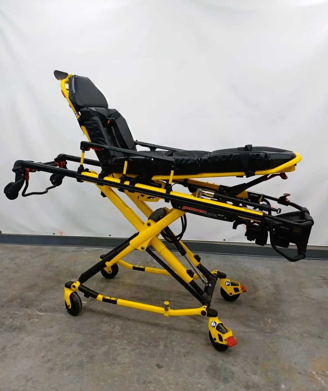 STRYKER 6506 POWER PRO XT - Compatible with Loading System