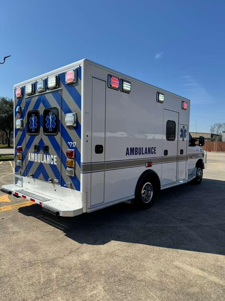 2021 Medix Ford Type III Ambulance - image 3