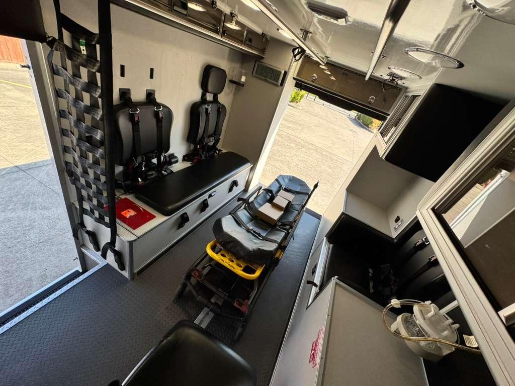 2021 Medix Ford Type III Ambulance - image 28