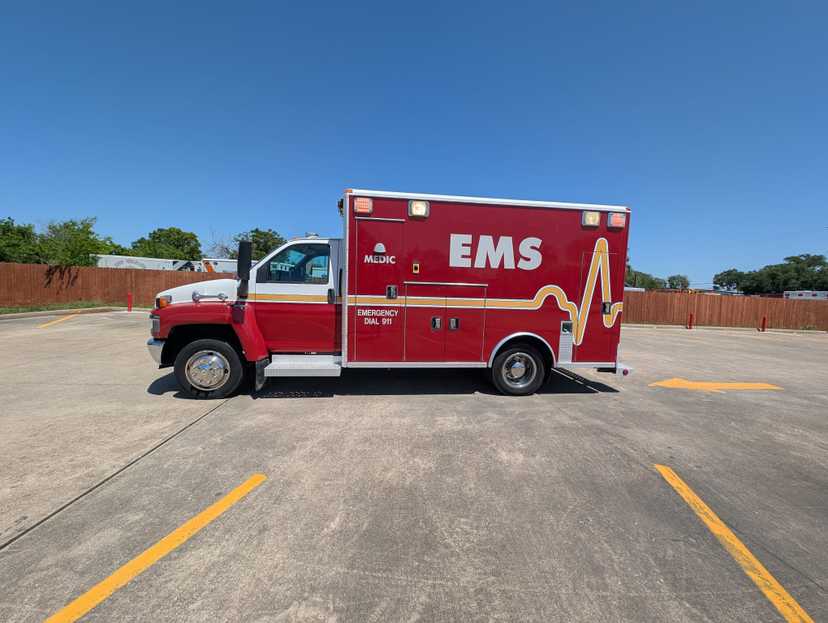 2009 Wheeled Coach Chevrolet Type I Ambulance — photo 2