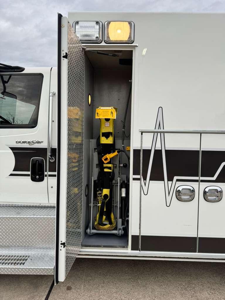 2010 Braun International Type I Ambulance - image 18