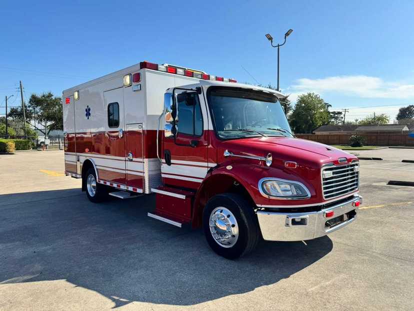 2016 Braun Freightliner Type I Ambulance — photo 7