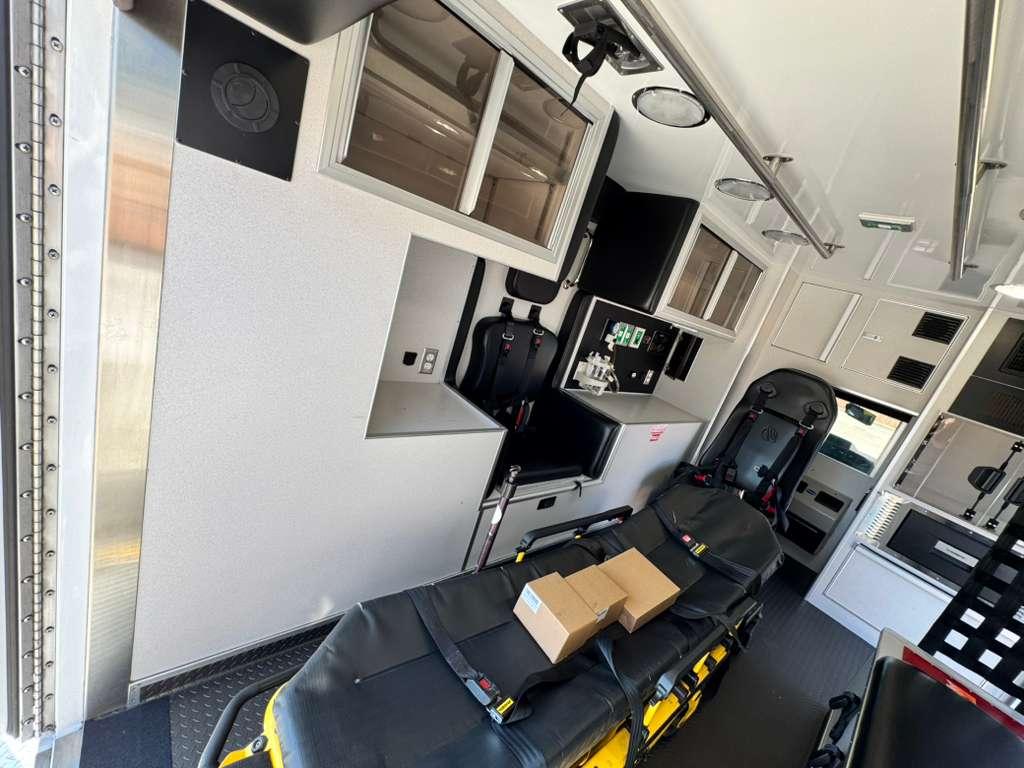 2021 Medix Ford Type III Ambulance - image 29