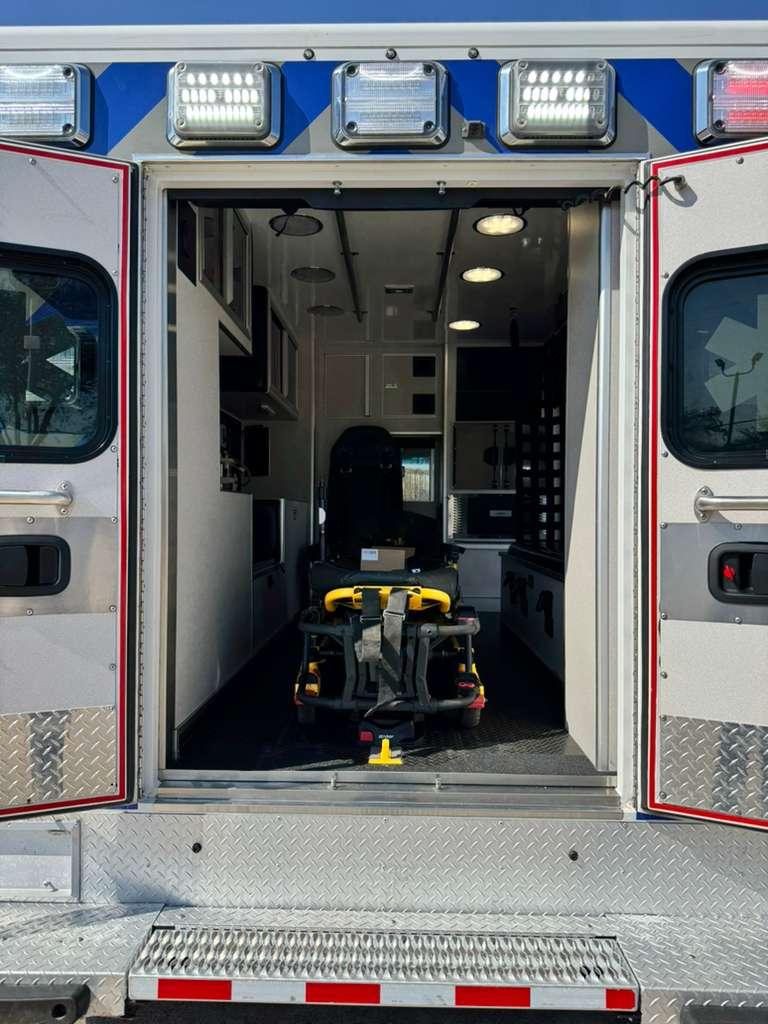 2021 Medix Ford Type III Ambulance - image 25